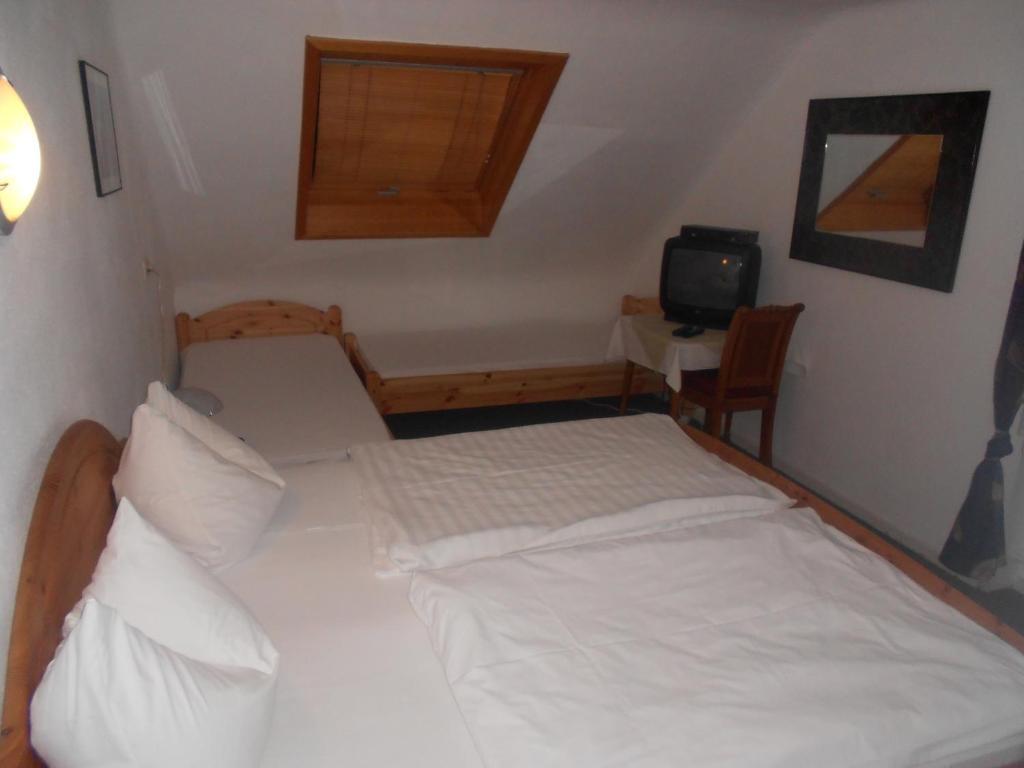 Hotel Adam Saarbruecken Room photo